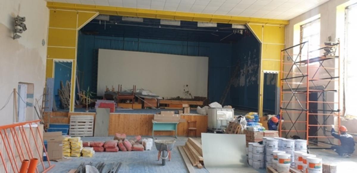 Минкультуры: в Вольском ДК линолеум уложат «практически во всех помещениях»