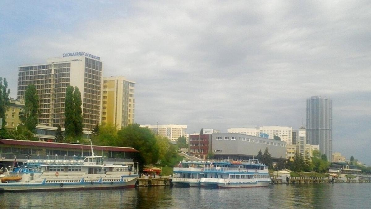 Зампред правительства РФ Абрамченко прибыла в Саратов из-за загрязнения Волги