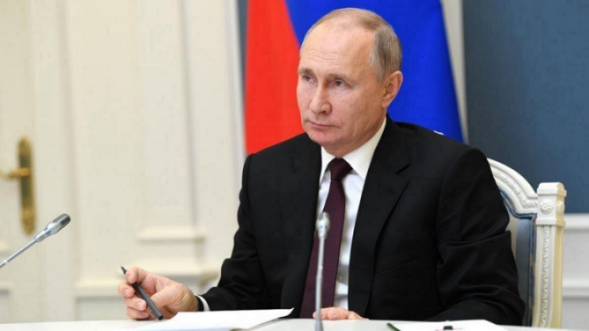 Владимир Путин наградил четырех саратовцев за заслуги