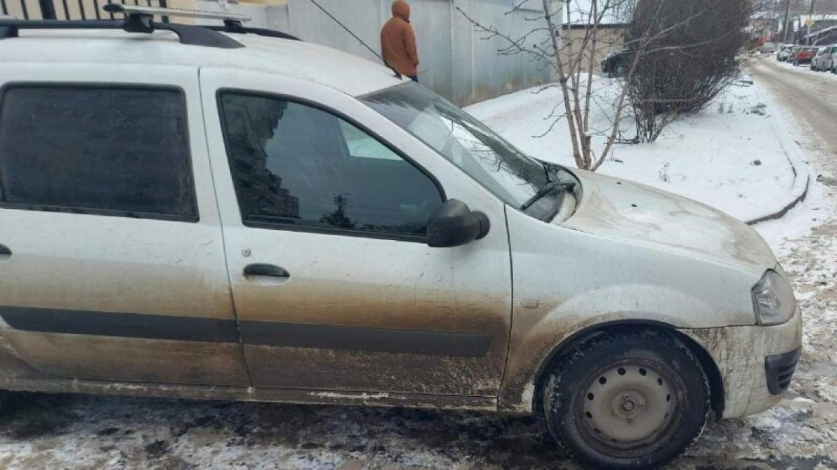 Приставы арестовали «Ларгус» саратовской компании за долги по налогам