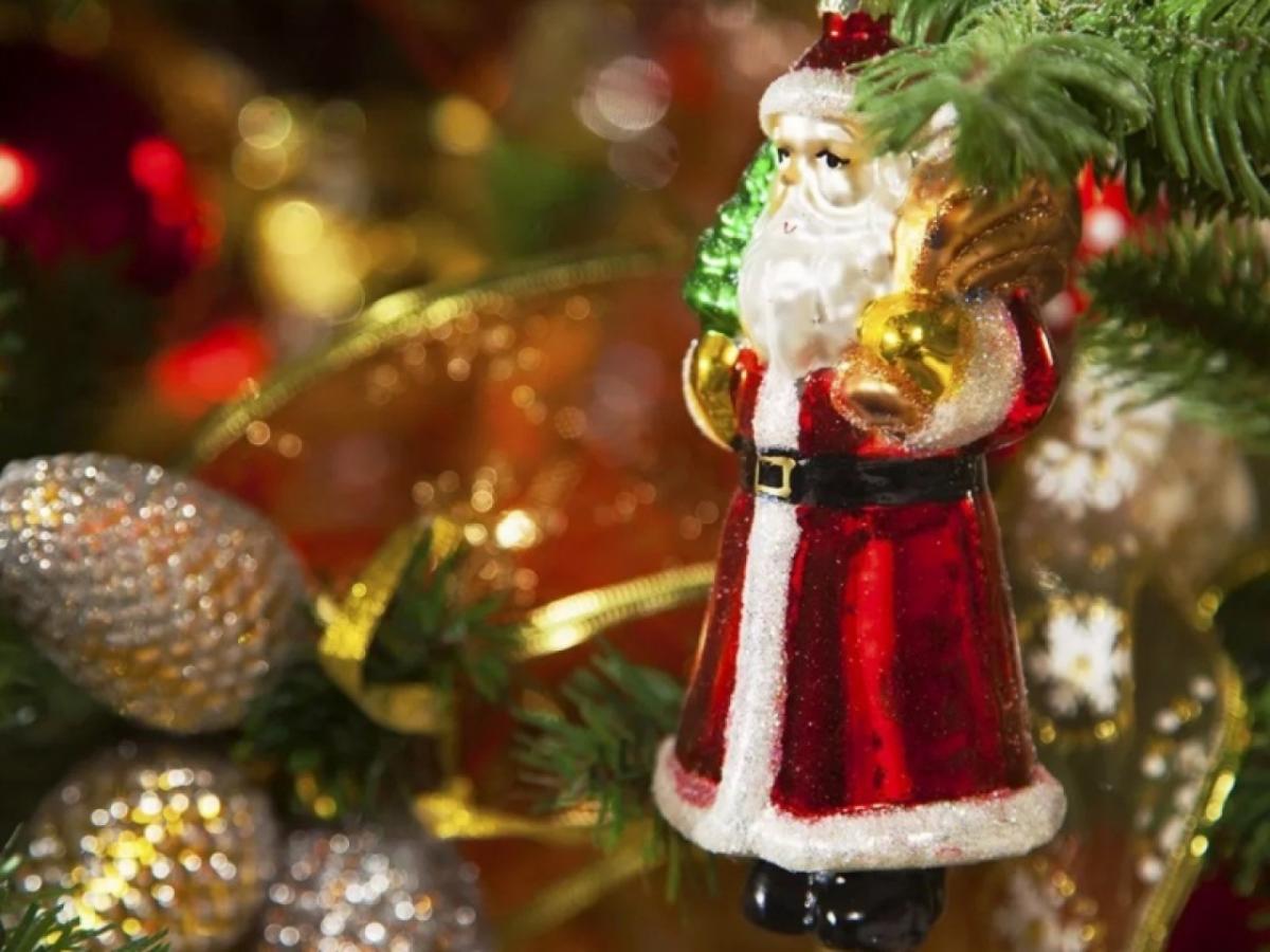 Украшаем елку к Новому году: выбираем елочные игрушки по цвету, стилю и размеру