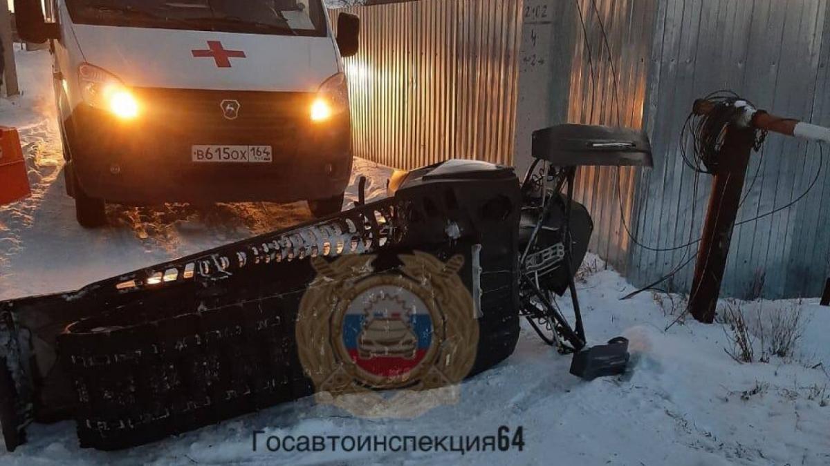 В Саратове водитель на снегоходе разбился насмерть на Советской