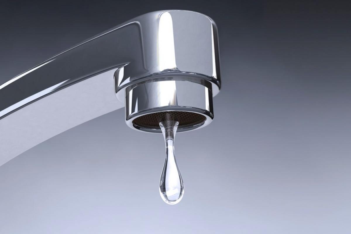 Массовое отключение водоснабжения в Саратове: объявлен график подвоза питьевой воды 