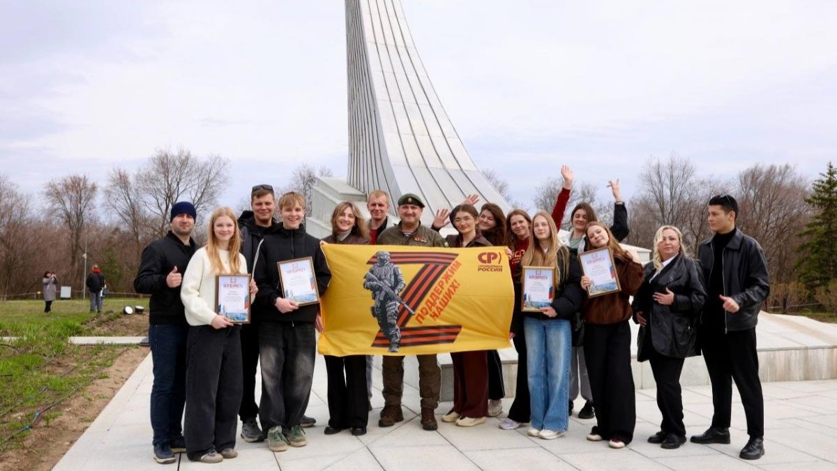 На месте приземления Гагарина депутат Калинин вручил благодарности активистам СР