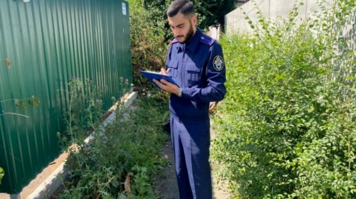 В Энгельсе мужчина ударил гостя топором по голове и пытался скрыть следы преступления