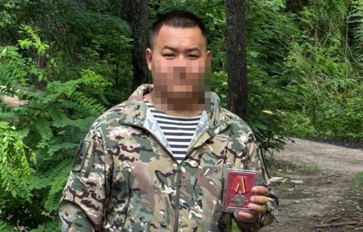 Боец из Питерского района награжден медалью «Защитник Курской области»