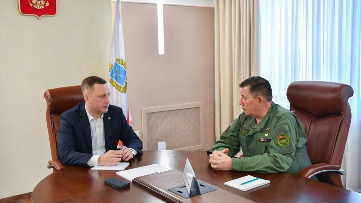 Роман Бусаргин обсудил с Александром Янкловичем вопросы помощи участникам СВО