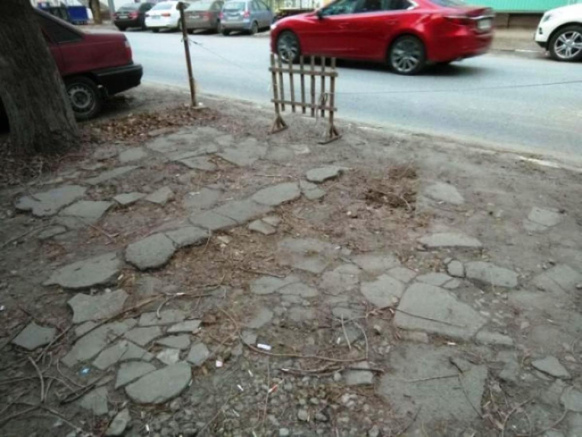 Читатели – Володину: на скоростном трамвае ездить уже некуда, сделайте лучше тротуары