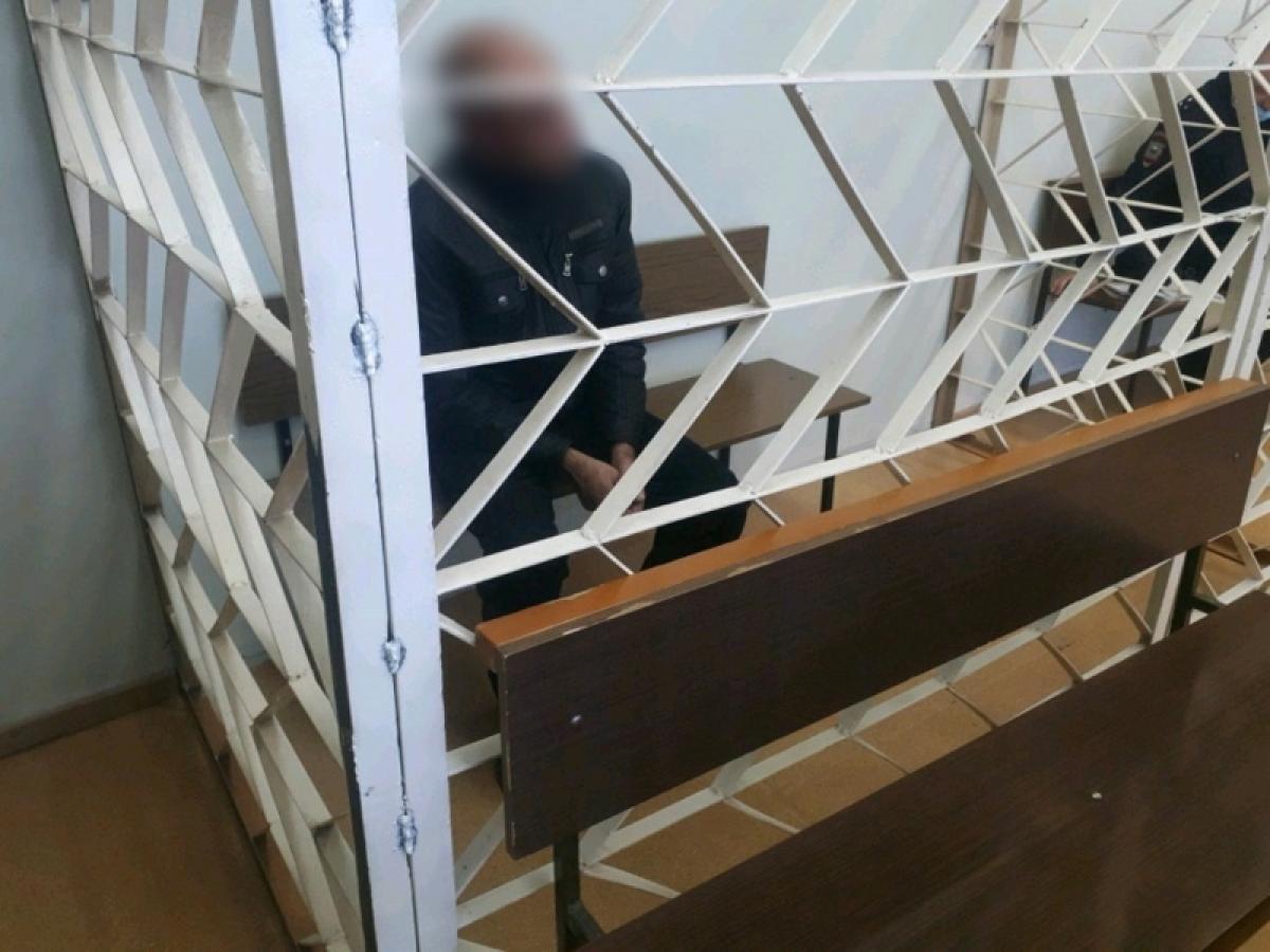 В Балаково 22-летнюю девушку вызволили из квартиры уголовника, когда он ее насиловал  