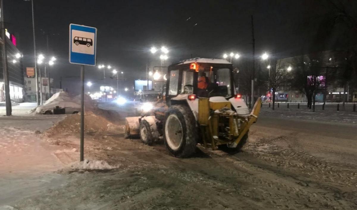 Под Саратовом из снежных заносов эвакуировали 150 взрослых и 50 детей