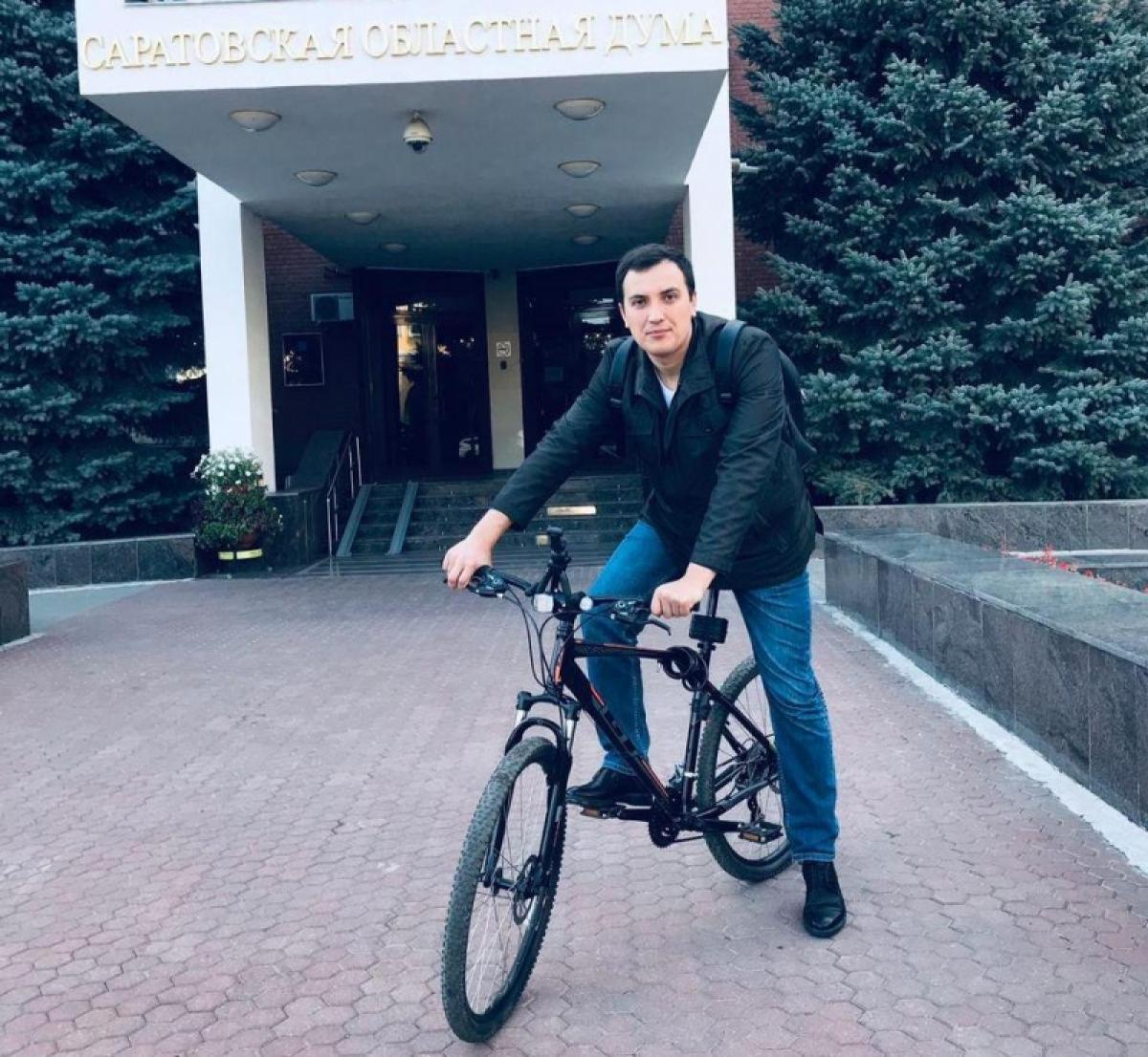 Саратовский депутат отказался от авто и пересел на велосипед