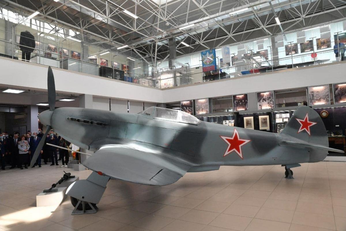 В День Победы в музее боевой и трудовой славы презентовали макет самолета-истребителя Як-3 