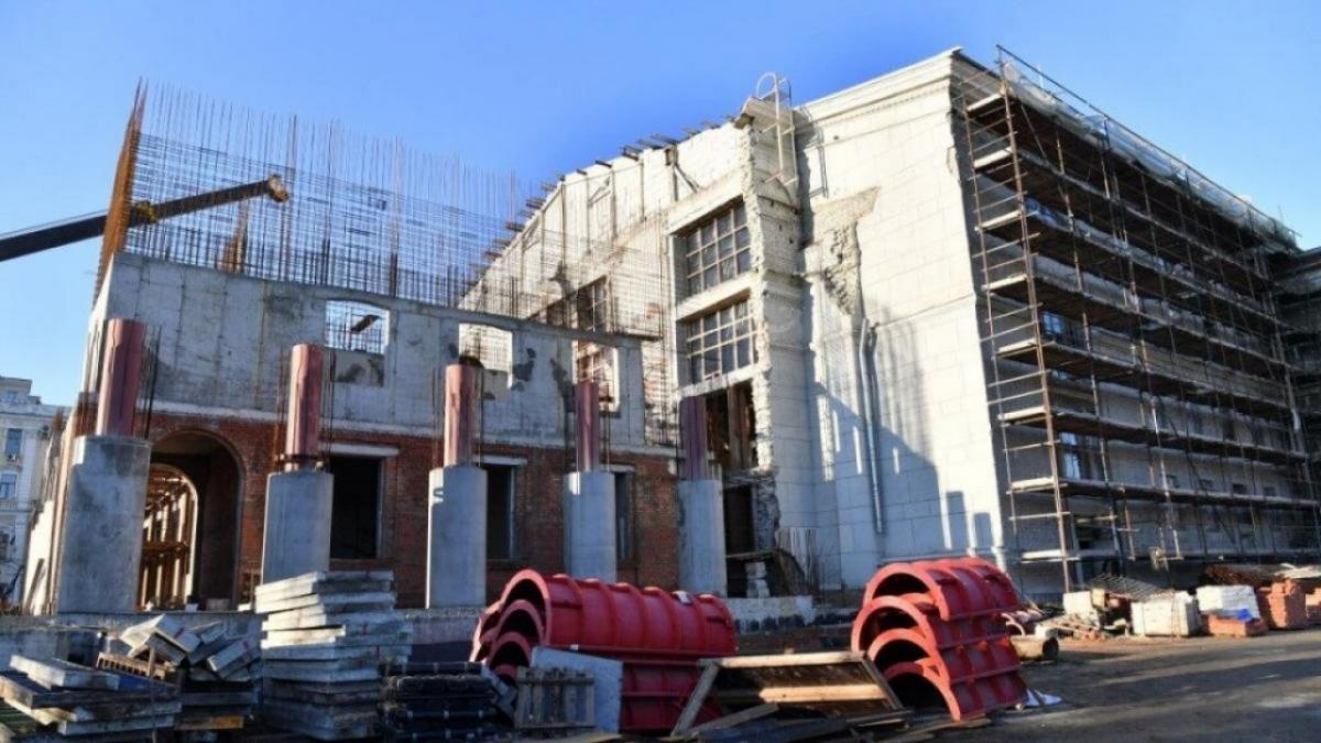 Бусаргин потребовал ускорить реконструкцию оперного театра в Саратове