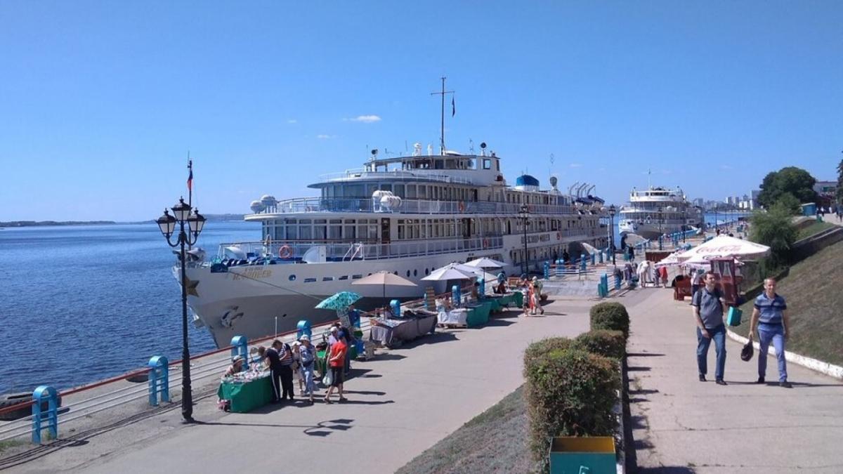 Мэрия Саратова объявила аукцион на ремонт причальной стенки набережной