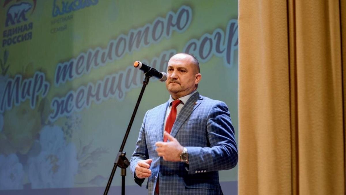 В Саратове Вячеслав Калинин поздравил многодетных мам региона