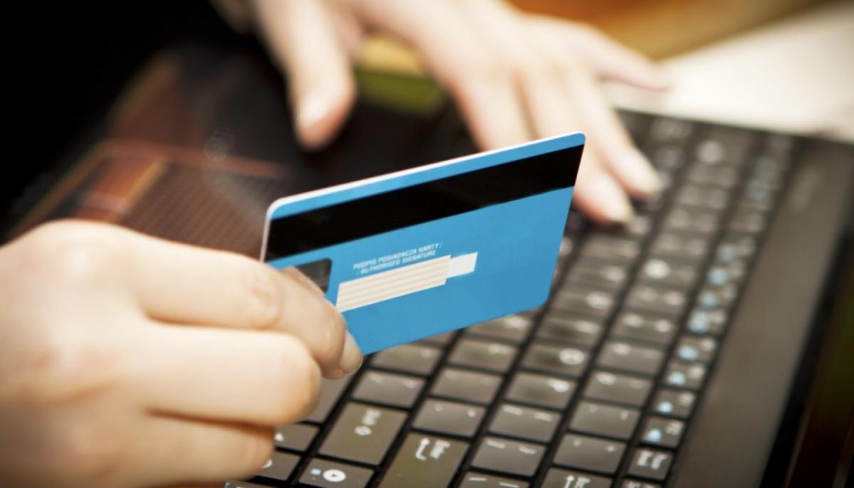 Как безопасно платить картой в интернете и не потерять деньги