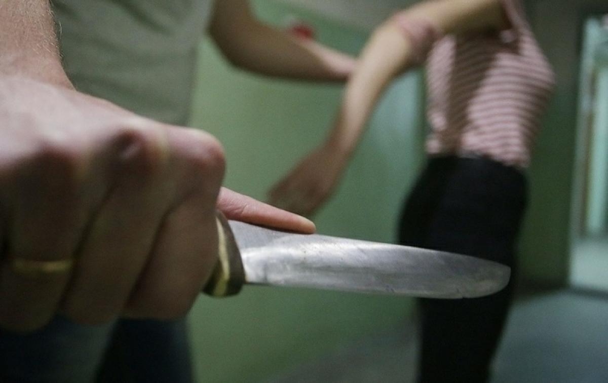 Уголовник с ножом изнасиловал молодую женщину возле саратовского завода