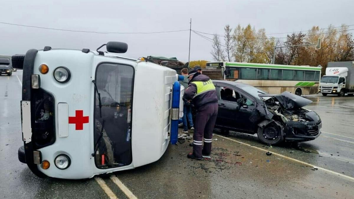 В ДТП с машиной скорой помощи пострадали два ребенка