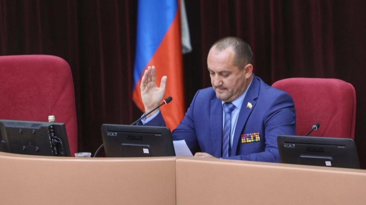 Калинин высказался за увеличение зарплат саратовским учителям