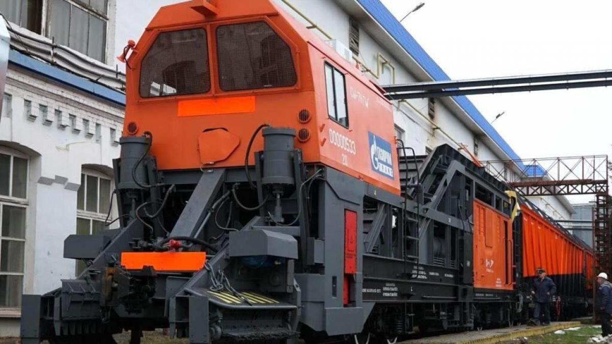 Завод в Энгельсе наладил выпуск поездов для уборки снега