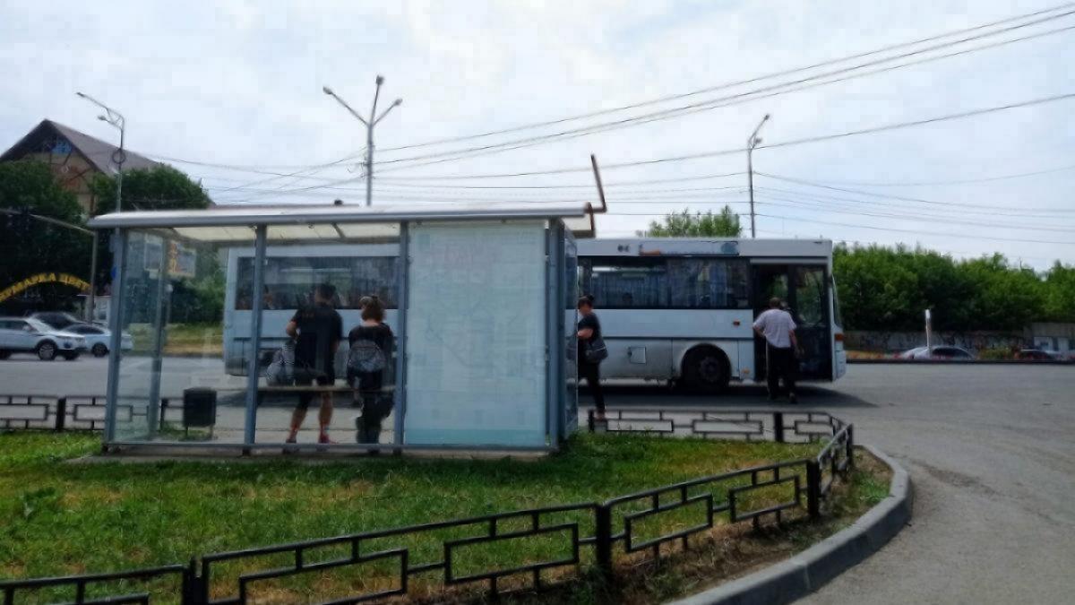 В Саратове перевозчик отказался от маршрута до инфекционки и кладбища