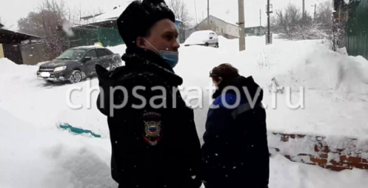 Сосед спас 11-летнего мальчика, которого отчим с ножом водил голым по улице