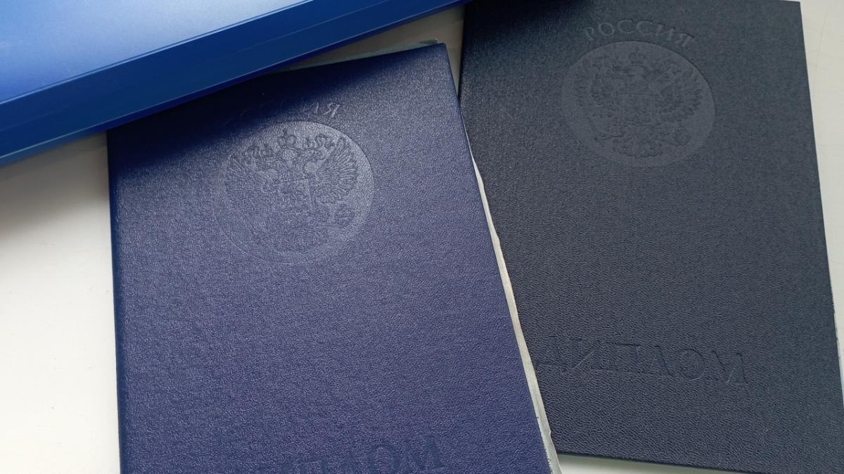 В Саратовской области чиновница 19 лет работала с поддельным дипломом