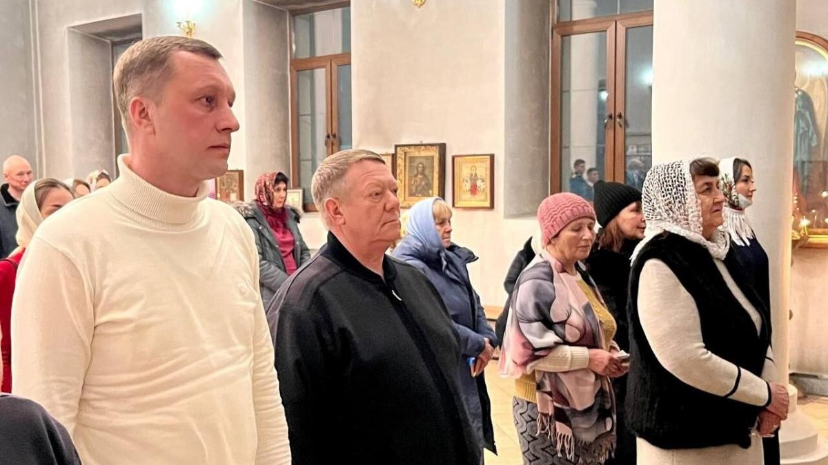 Губернатор Бусаргин поздравил саратовцев с Рождеством Христовым