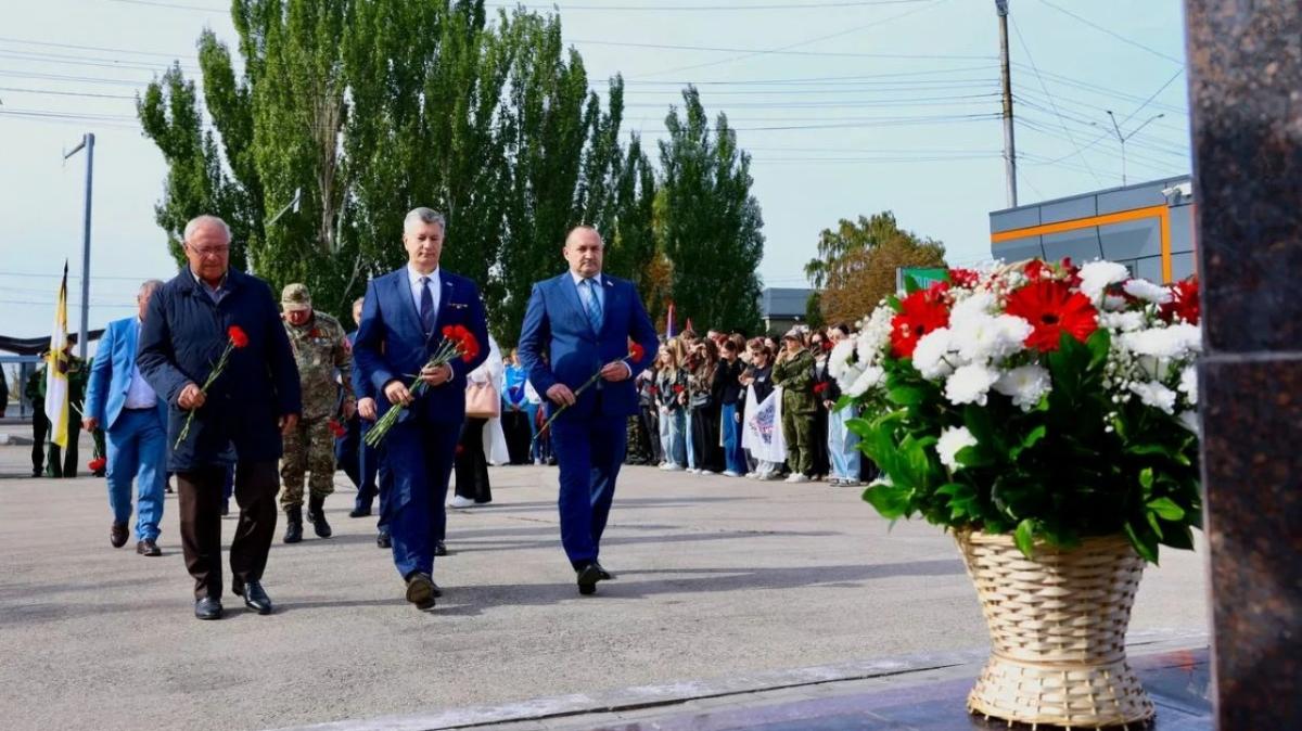 Вячеслав Калинин принял участие в митинге и почтил память Героев Донбасса