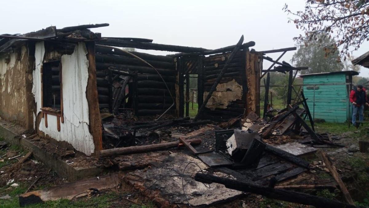 Под Аткарском из горящего дома с ожогами госпитализировали пенсионера