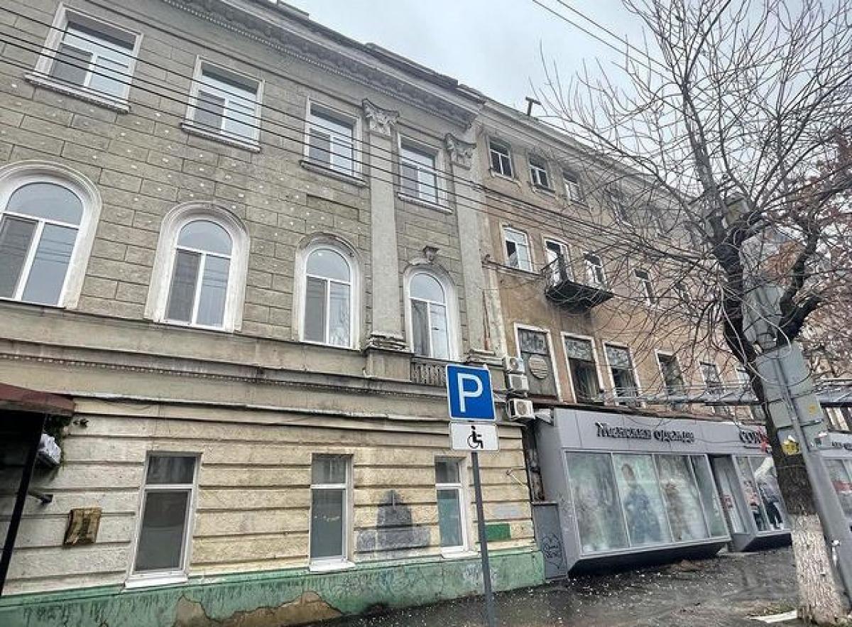 В Саратове сгорела «Россия», но пострадала и поликлиника на Горького