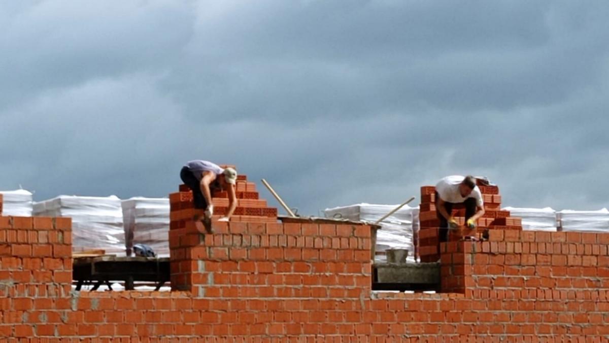 В Саратове из-за нелегалов приостановили работу застройщика Расково