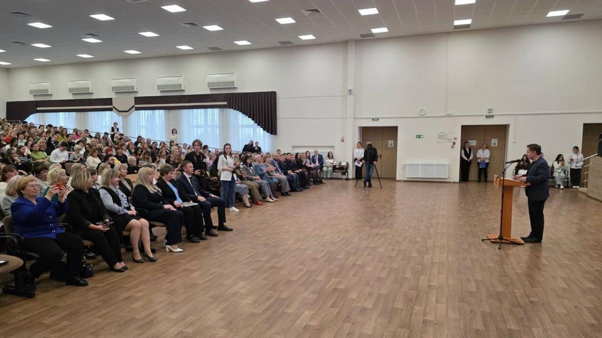 Вячеслав Калинин поддержал VII родительский форум в Энгельсе