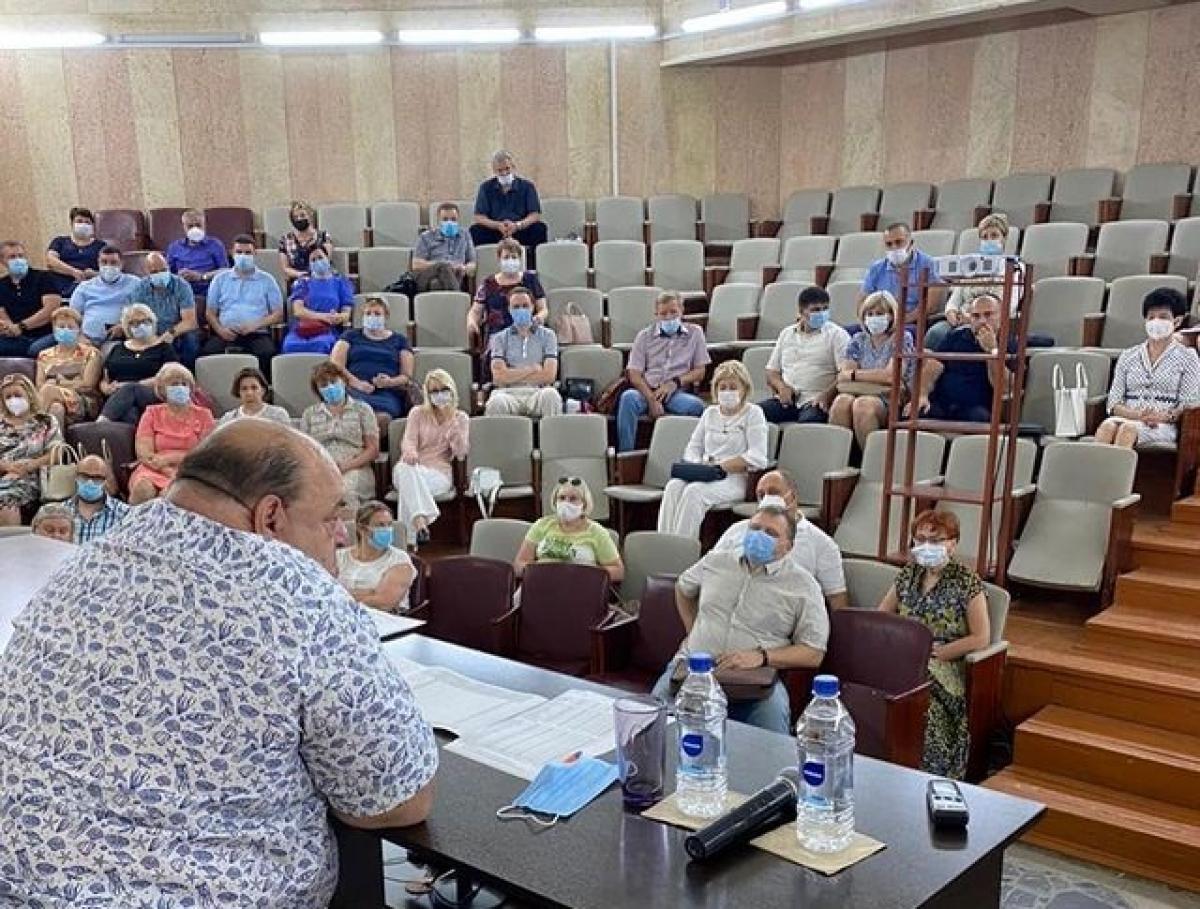 Министр Олег Костин обсудил с саратовскими главврачами работу больниц в условиях коронавируса