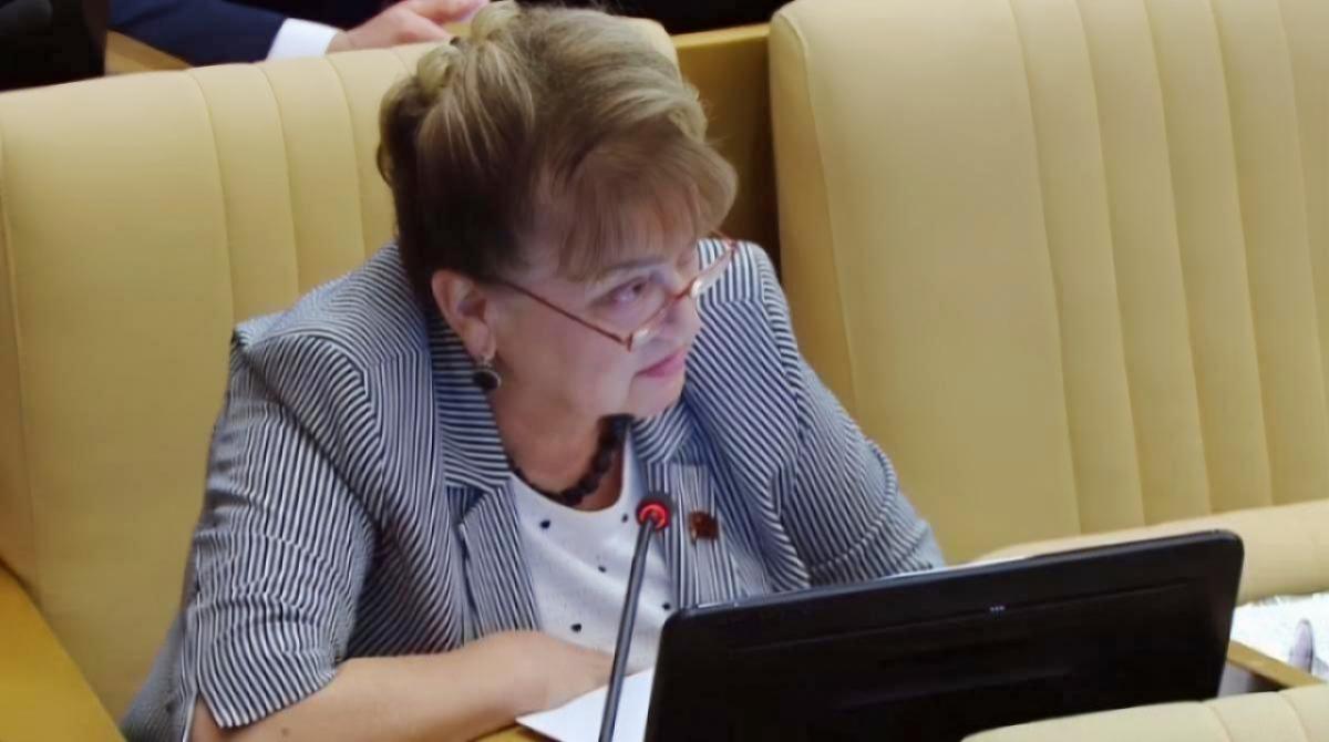 Депутат Госдумы Алимова поздравила саратовских школьников с Последним звонком