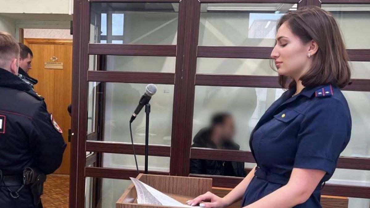 Драка с полицией в кафе Энгельса: обвинение предъявлено 26-летнему посетителю
