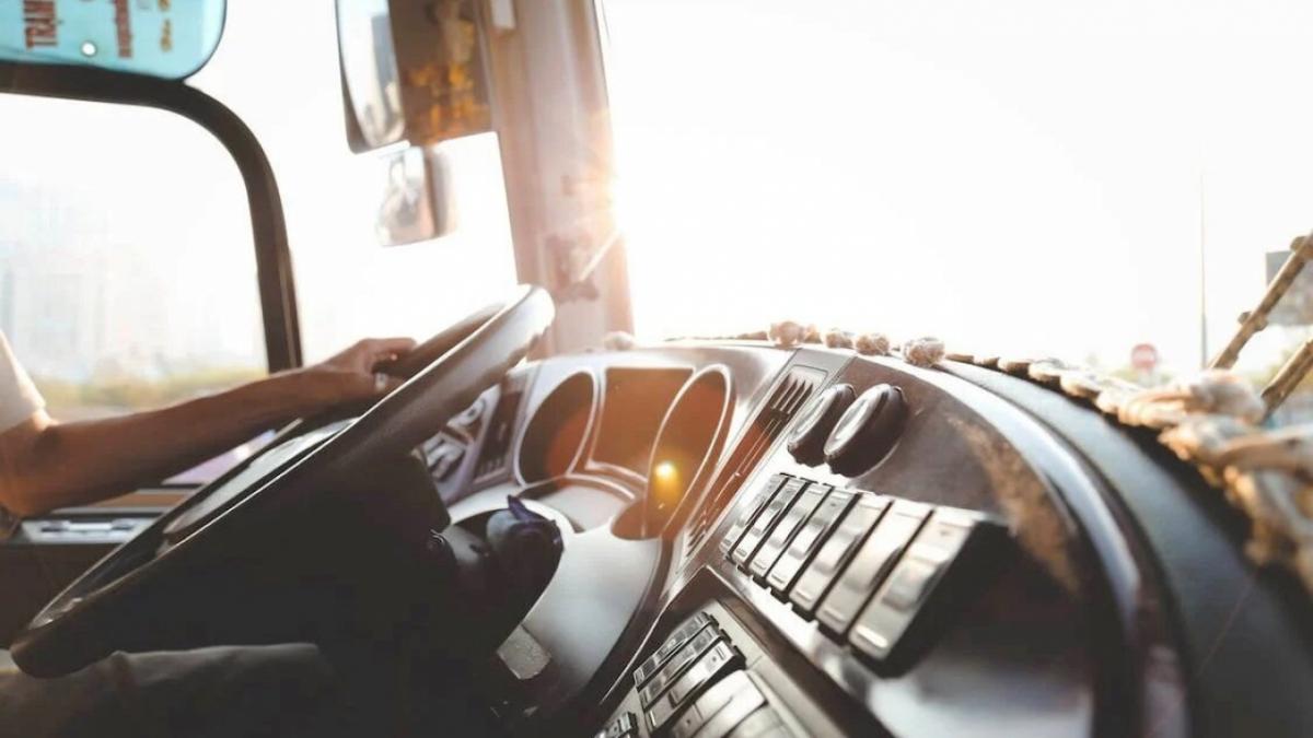 В Балаково пассажира автобуса выгнали из-за невозможности оплатить проезд транспортной картой