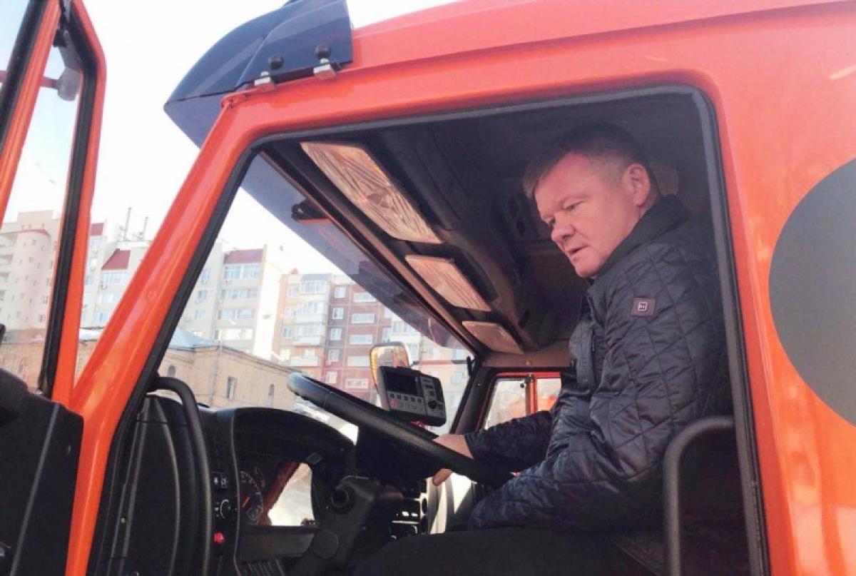 «Дом трясется»: жители Саратова просят мэра не шуметь по ночам отбойным молотком