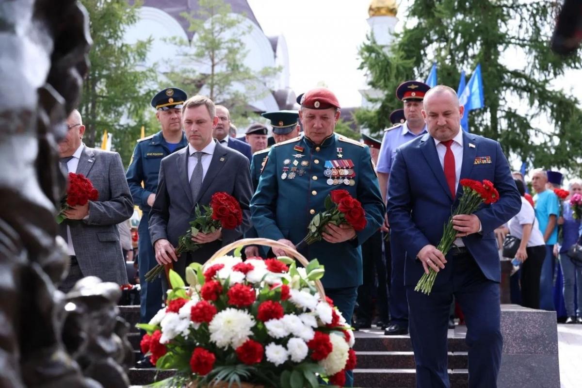 Калинин принял участие в церемонии увековечения имён героев СВО в Парке Победы