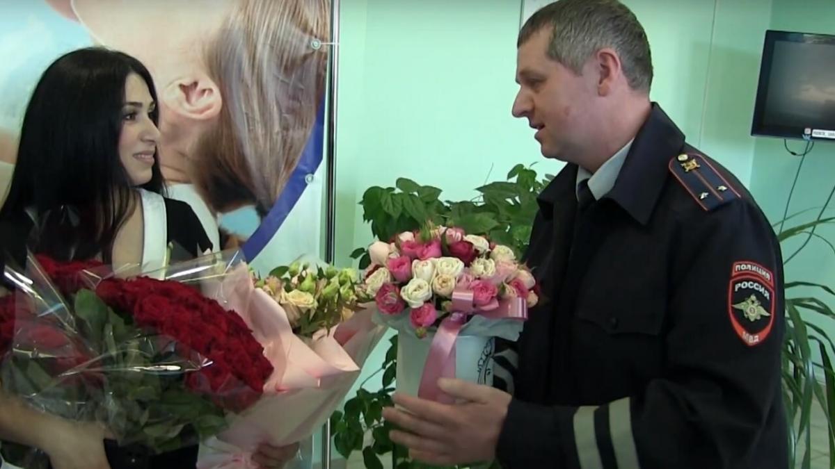 Инспектор ДПС Олег Давыдов помог беременной женщине добраться до роддома
