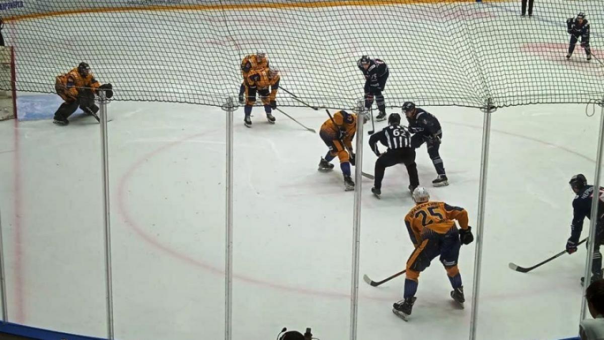 Саратовский «Кристалл» уступил «Олимпии» в серии буллитов