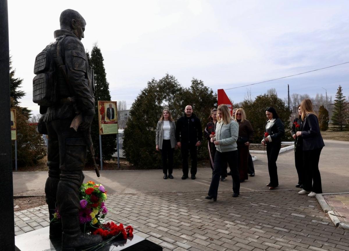 Вячеслав Калинин с командой посетил мемориал защитникам Отечества в Степном