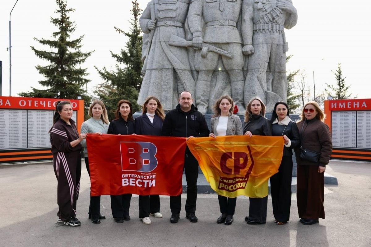 Вячеслав Калинин возложил цветы к мемориалу Солдатской Славы в селе Степное