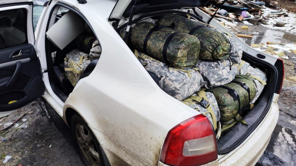 Депутат Калинин передал в зону СВО более 20 тактических рюкзаков