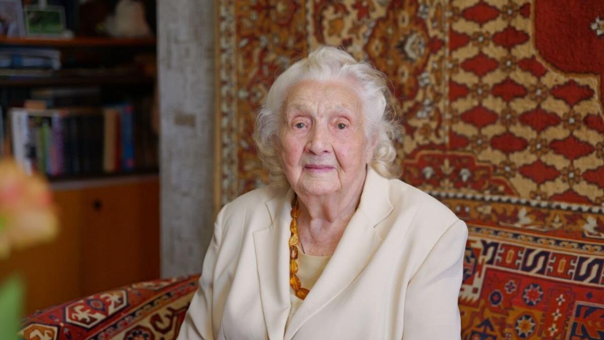 Саратовский ветеран Изабелла Юрьева отметила 100-летний юбилей