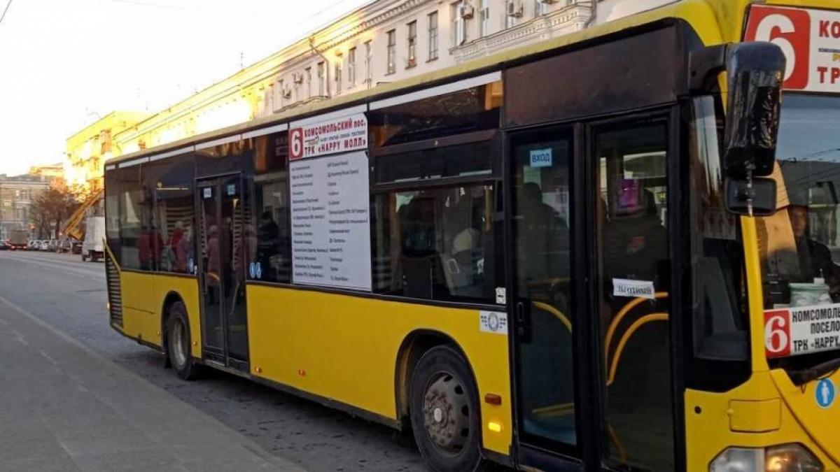 В Саратове отмечен недовыпуск автобусов на 2 популярных маршрутах