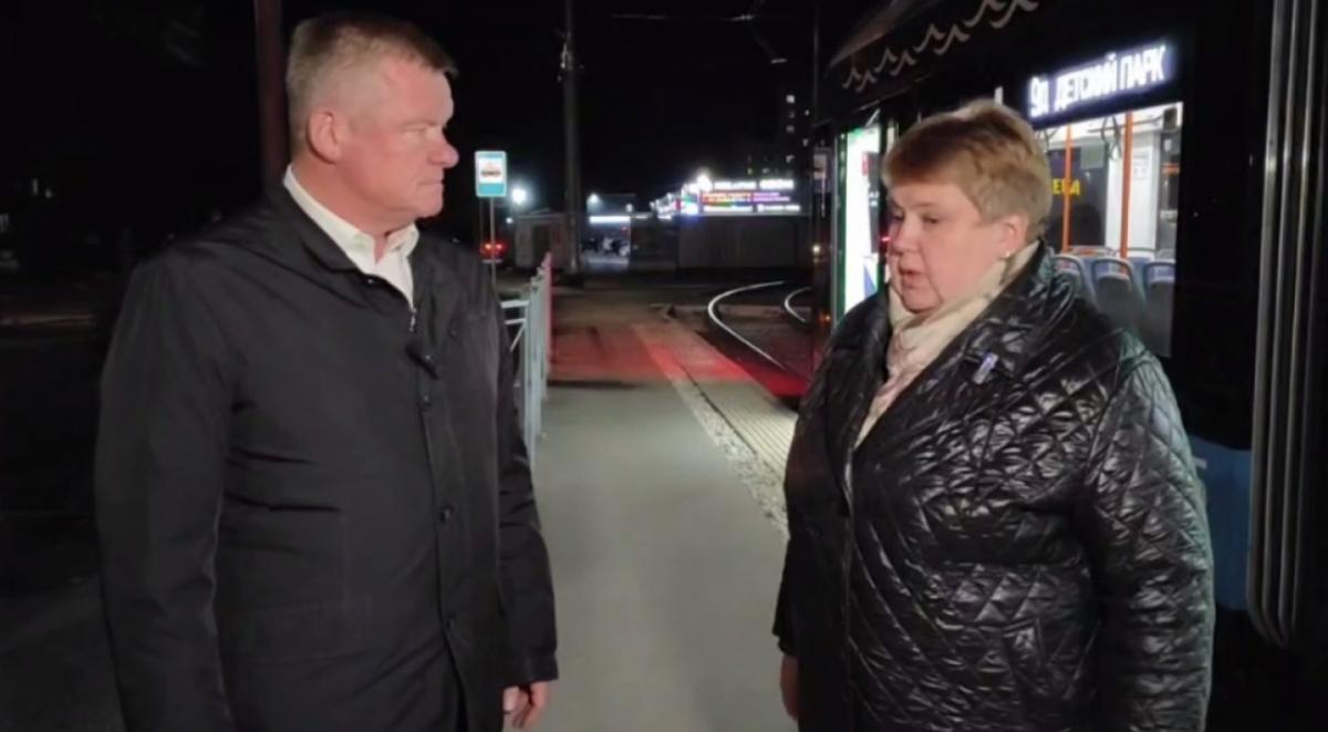 Трамвайный коллапс: саратовцы не могут сесть в новый трамвай №9д