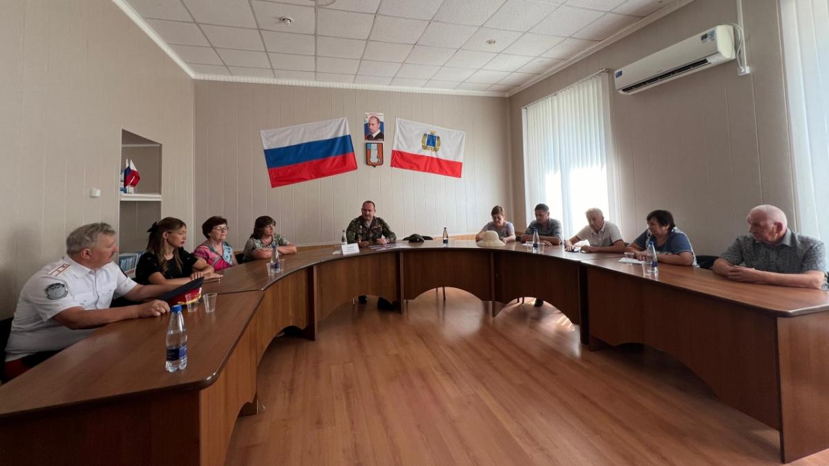 Калинин в Красноармейске встретился с ветеранами и активистами