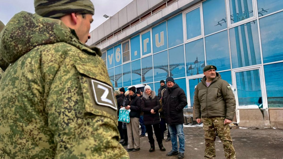 Калинин проводил саратовских бойцов-отпускников в зону СВО 