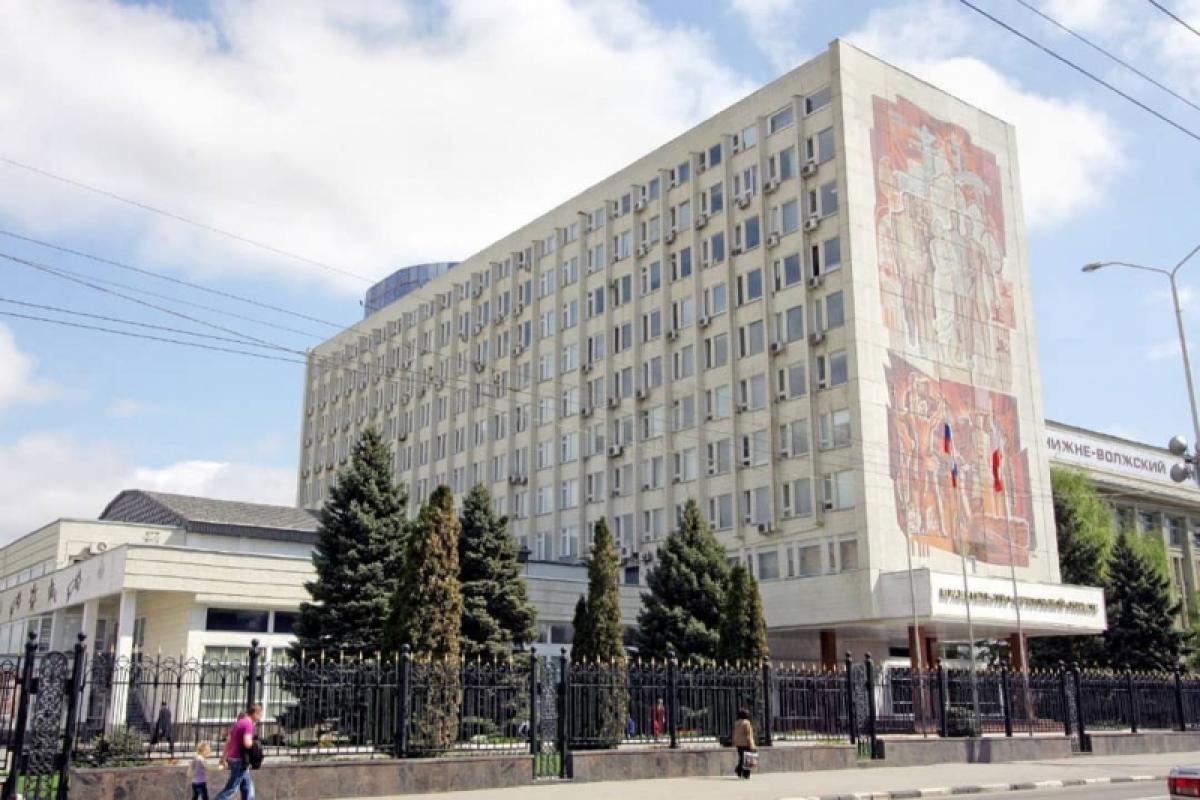 Радаев объявил о предстоящем сокращении госслужащих в Саратовской области